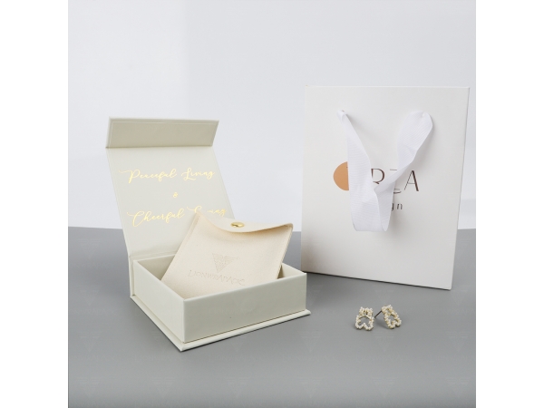 Take you to understand the three benefits of custom jewelry packaging carton