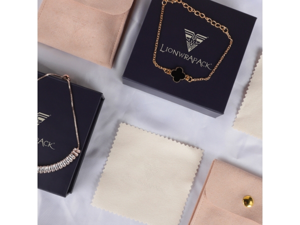 What should be paid attention to when customizing jewelry paper bags?