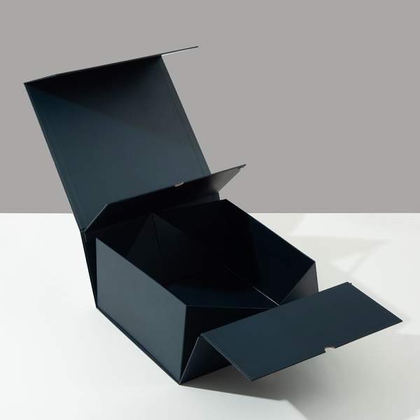 Wholesale Luxury Elegant Flap Foldable Rigid Paper Gift Box Custom Printing Magnetic Cardboard Gift Box